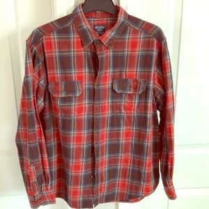 Men’s long sleeve button down flannel shirt